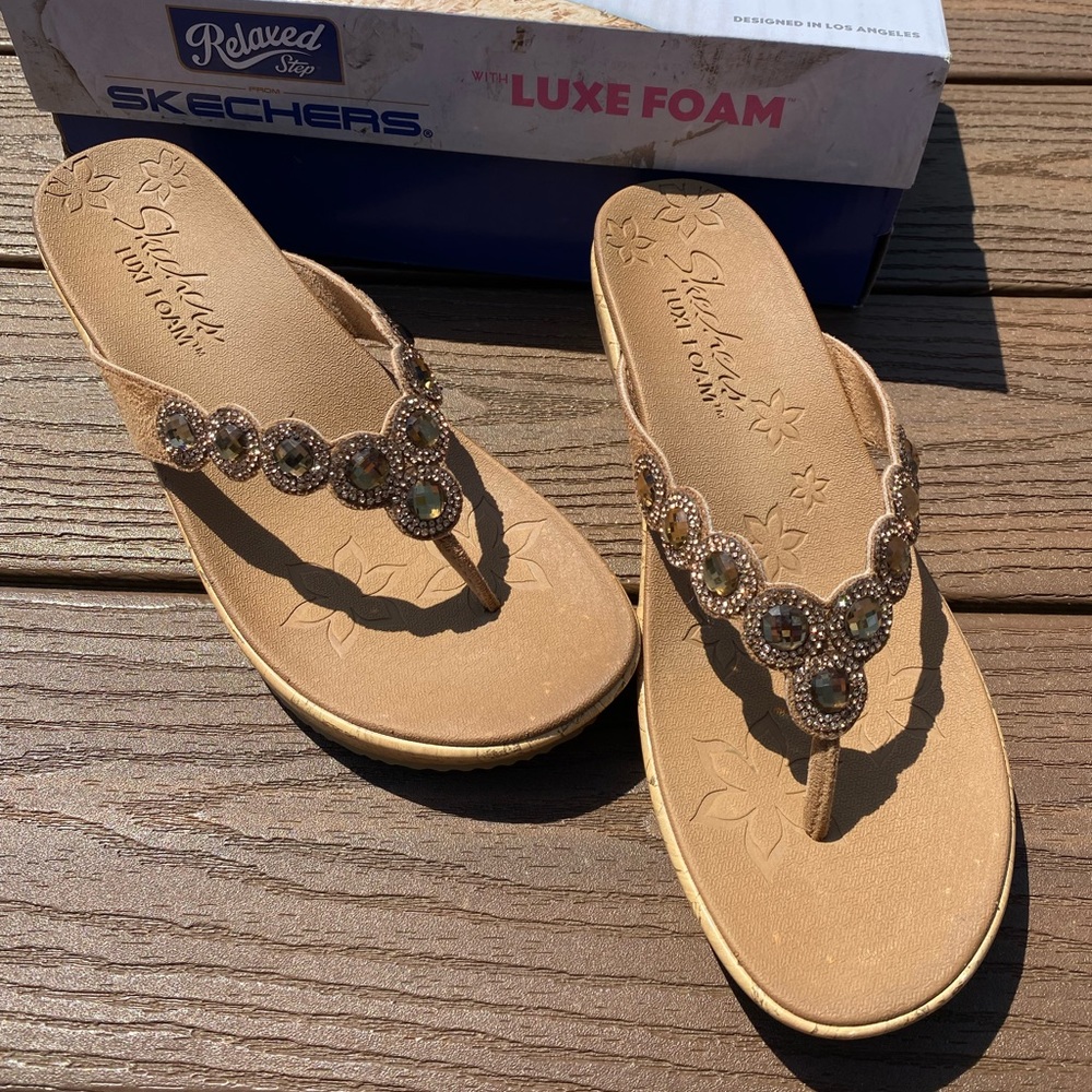 Sketchers Bizzy Babe tan wedge sandals, size 8.5